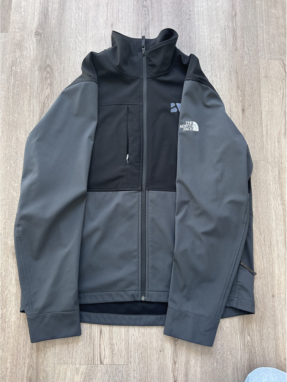 The North Face Men's XL Softshell Jacket Black and Gray